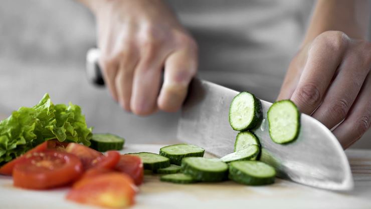 hands chopping vegetables