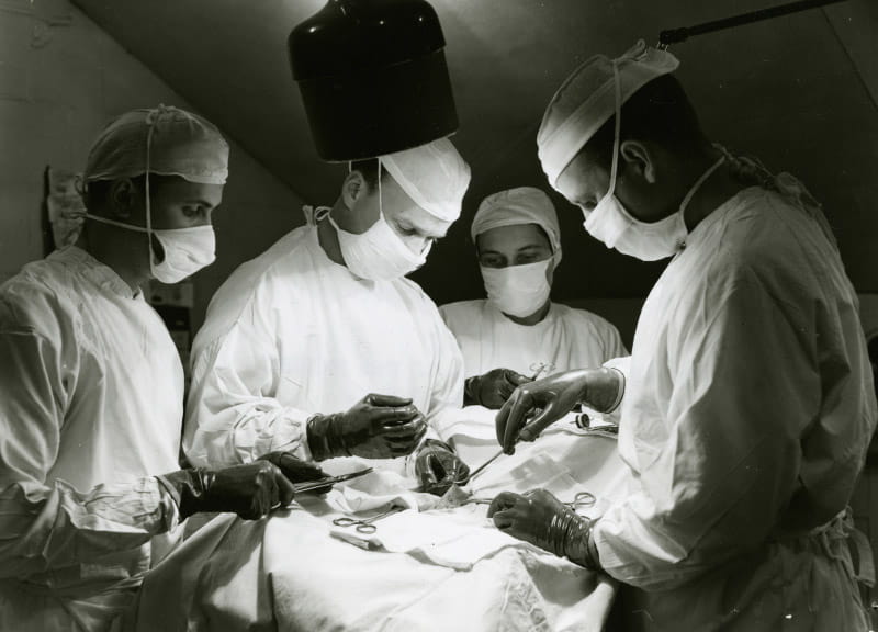 Dr. C. Walton Lillehei and a surgical team in the research laboratory in February 1951. (Photo courtesy of University of Minnesota Archives)