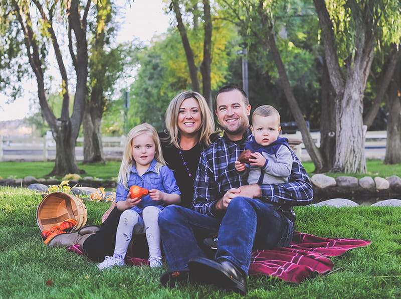  Breanna Alosi with her husband and children. From left: Makenna, Breanna, Jason and Hunter Alosi. (Photo by Hope Louise Photography)