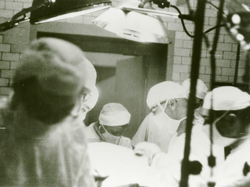 The heart-lung machine invented by Dr. John H. Gibbon Jr. is used successfully for the first time on May 6, 1953, when Gibbon (center right) and surgeons at Thomas Jefferson Medical College Hospital perform open-heart surgery to repair an 18-year-old's heart defect. (Photo courtesy of the Siegman Archives at Thomas Jefferson University, Philadelphia)